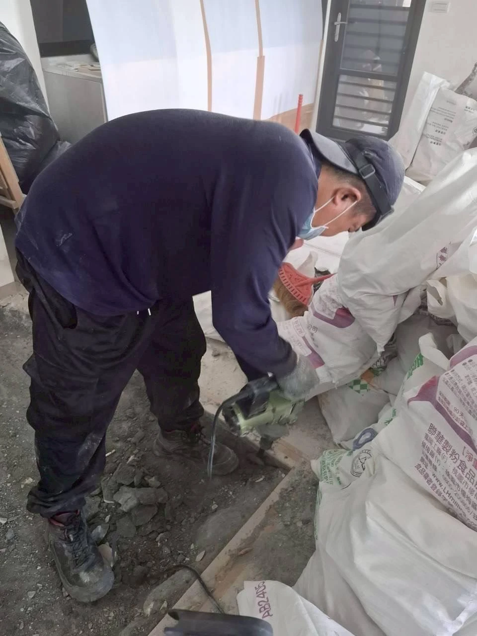 新建大樓局部輕隔牆拆除施工前、中、後