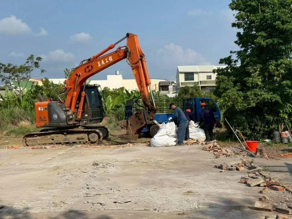 鐵皮拆含內部裝潢拆除夷為平地施工前中後