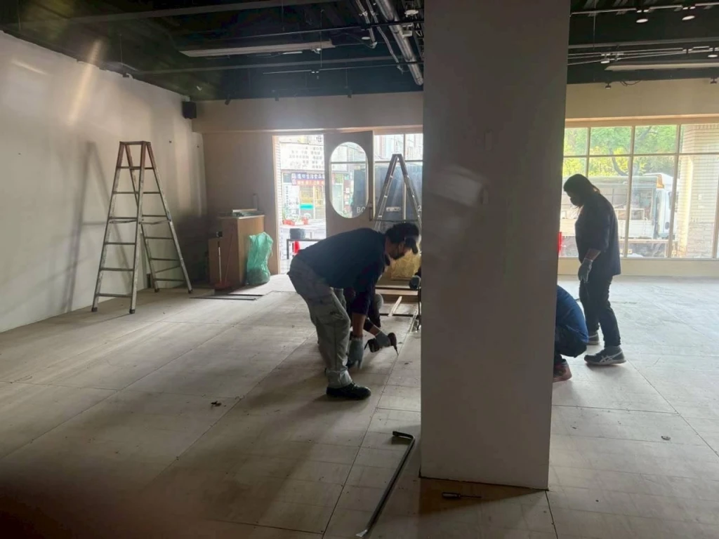 店面木地板拆除施工中施工後