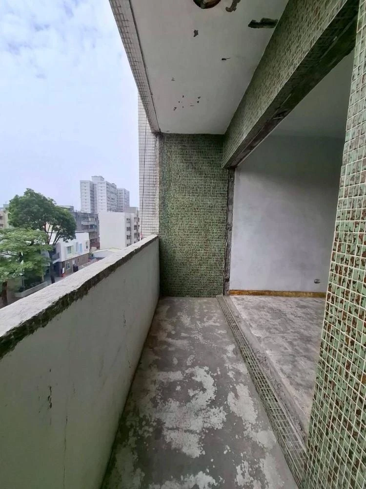 健行公寓室內塑膠地板拆除和廁所打除 局部地面打除和廚房磁磚剔除