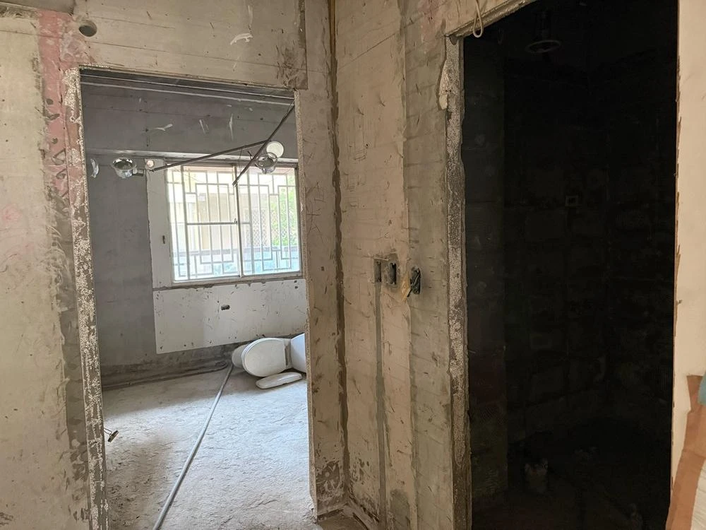 室內裝潢.天花板拆除、局部地磚、廁所打除施工前、中、後