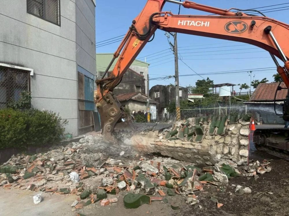 寺廟拱門拆除施工前、中、後