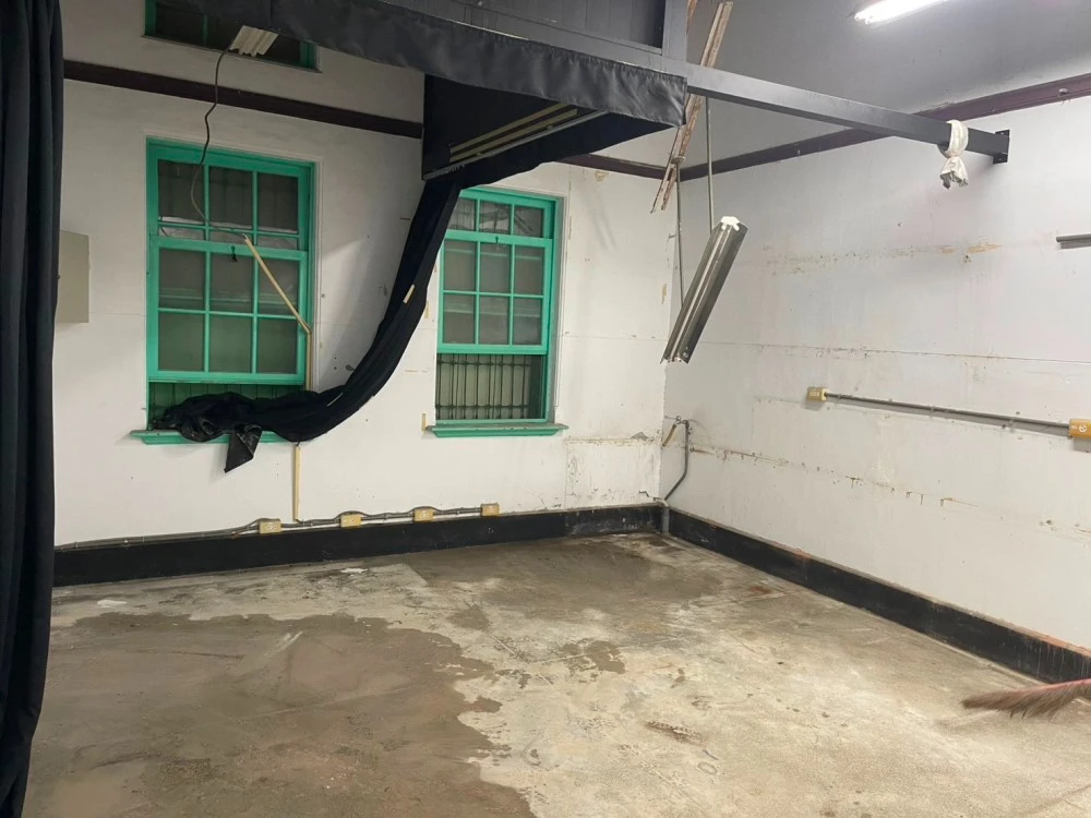 學校校室局部木作裝潢拆除