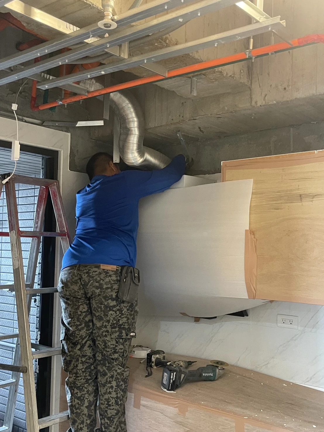 新建大樓局部輕隔牆拆除
