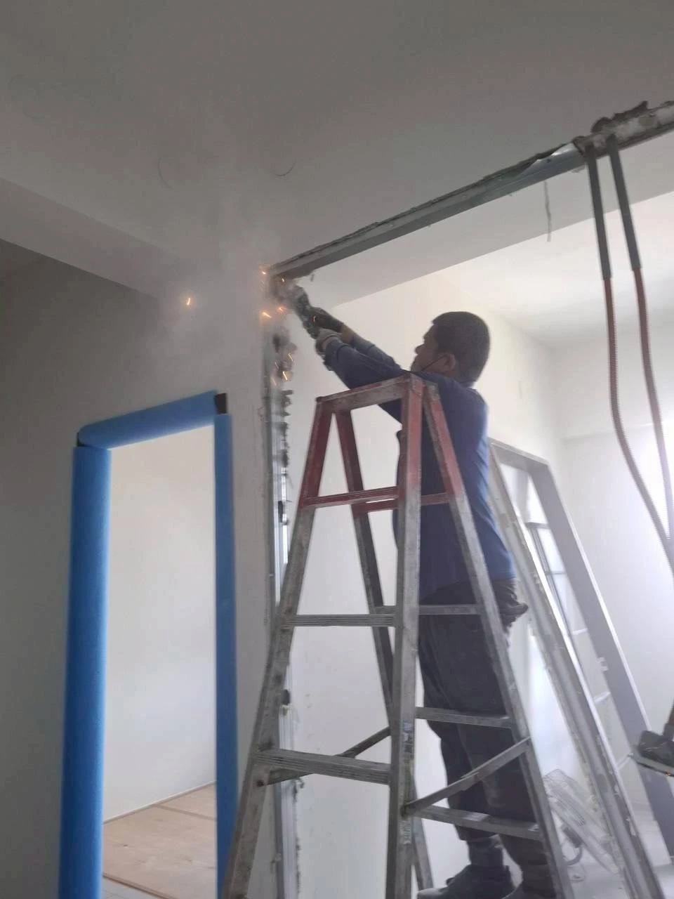 新建大樓局部輕隔牆拆除施工前、中、後
