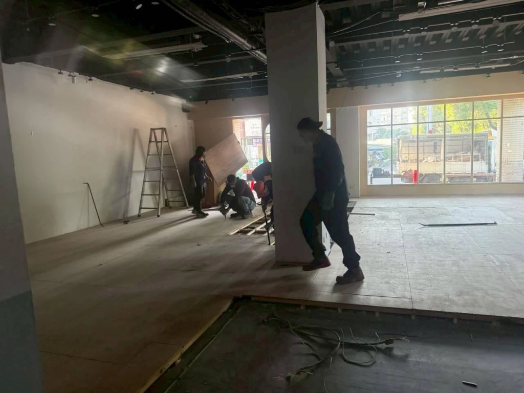 店面木地板拆除施工中施工後
