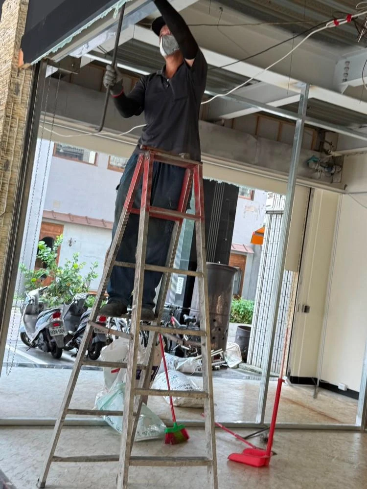 店面裝潢拆除、廁所打除、門開口施工前、中、後