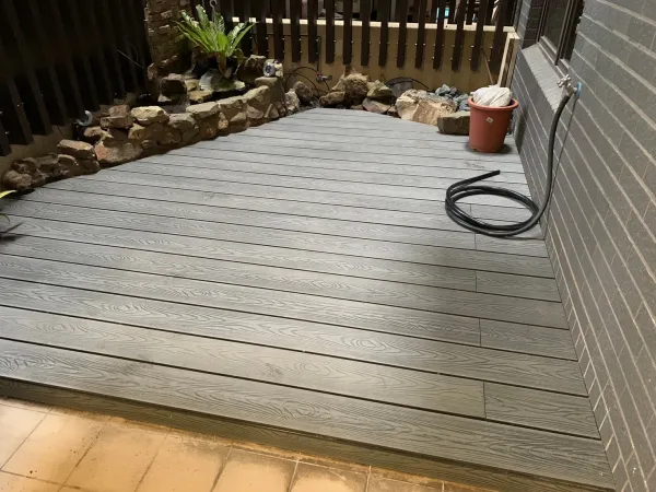 塑木地板好嗎？/台中戶外地板推薦/台中戶外塑木地板施工/台中塑木平台施工/台中木作平台施工